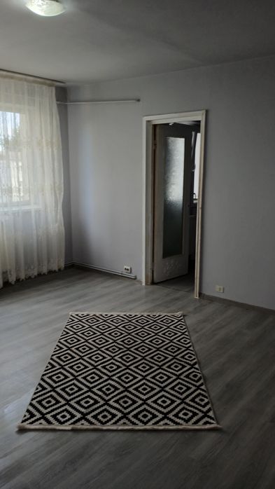 Închiriez apartament