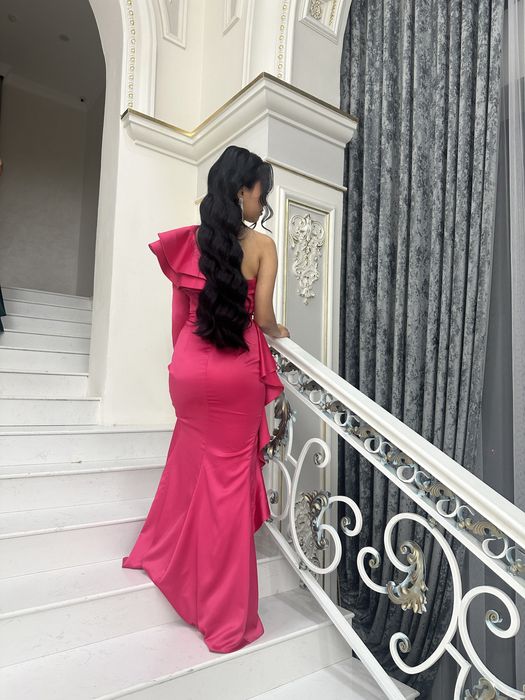 Платье вечернее со шлейфом дизайнерсоке