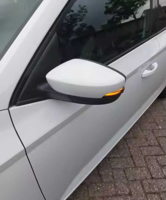 Динамични бягащи мигачи за огледалата за Шкода Рапид Skoda Fabia Rapid