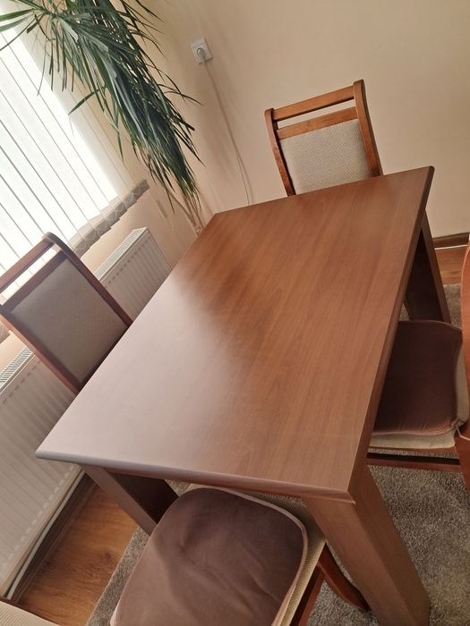 Трапезна  маса за хранене