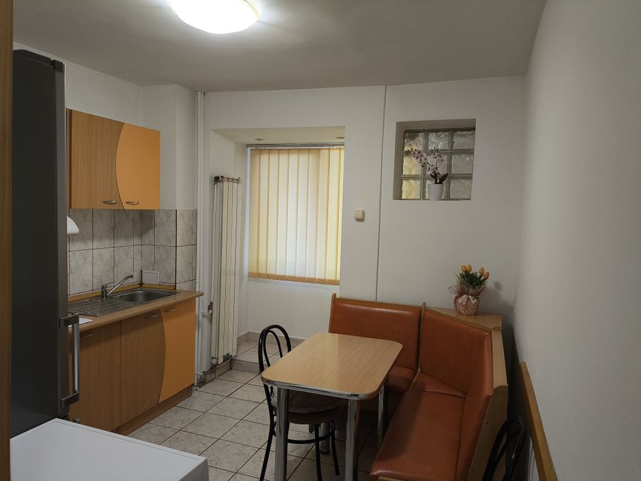 Închiriez apartament 1 camera decomandat B-dul Dacia Oradea