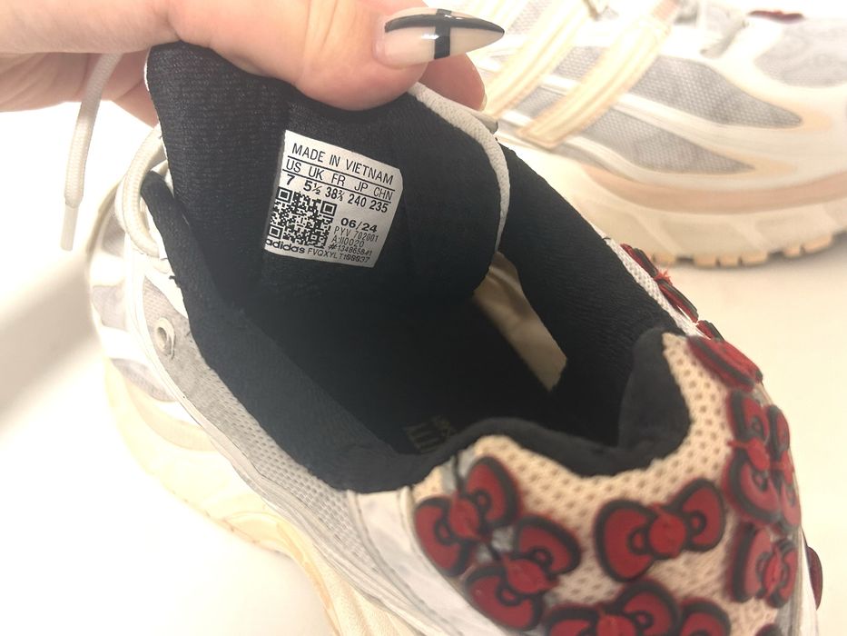 Кроссовки Adistar Cushion x Hello Kitty Annıversary