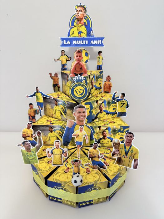 Tort din cutii personalizate