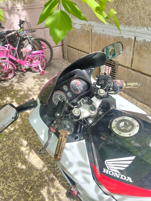 Продам мотоцикл Honda CBR 1000F