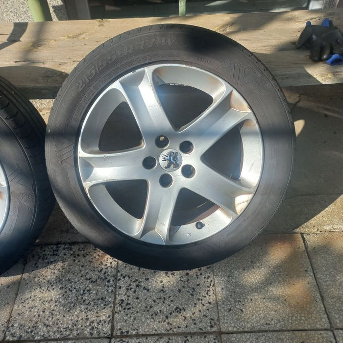Продавам джанти 17' с летни гуми 215/55/17 за пежо
