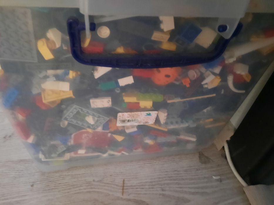 Vand piese lego la kg. Doar lego original