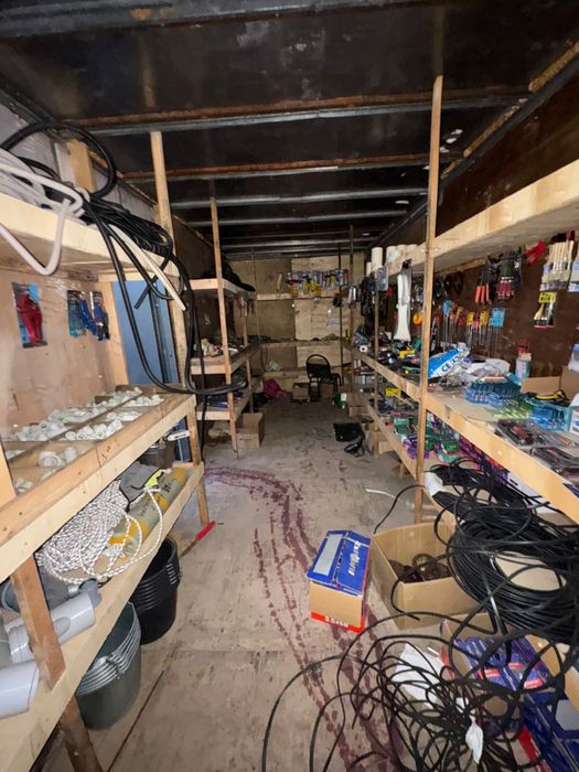 Продаётся будка (контейнер) со стройматериалами внутри