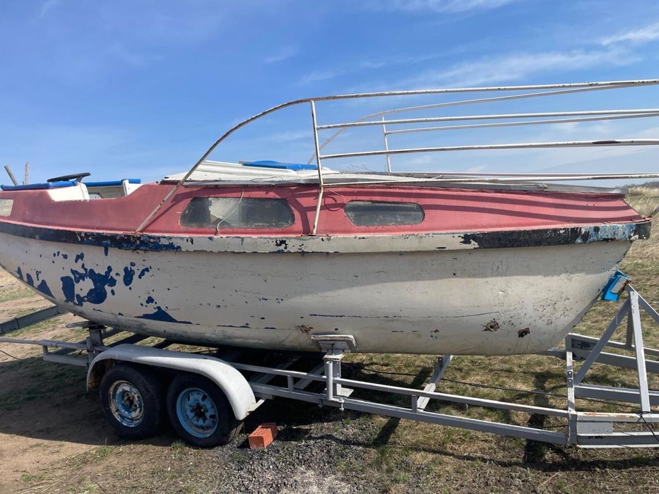 Продам каютный катер