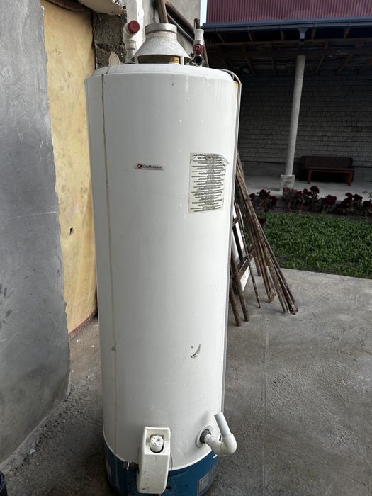 Газовый накопительный водонагреватель Chaffoteaux AG 195 CF. Рабочий