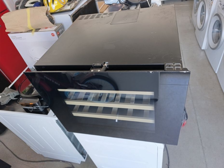 Нова!!! Витрина Охладител за вграждане за вино WINE COOLER