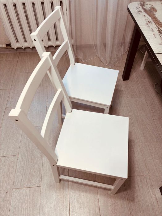 Продам кухонный стол с 4 стульями ikea