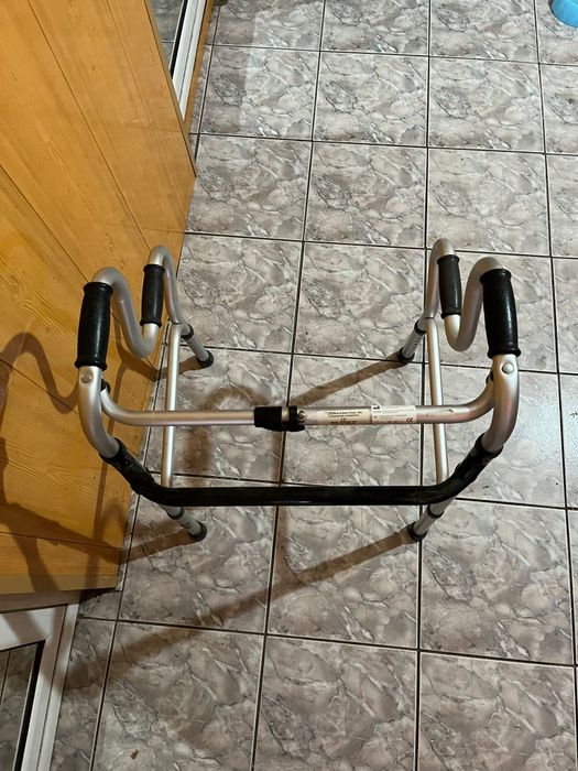 Vând cărucior și cadru pentru persoane cu dizabilități