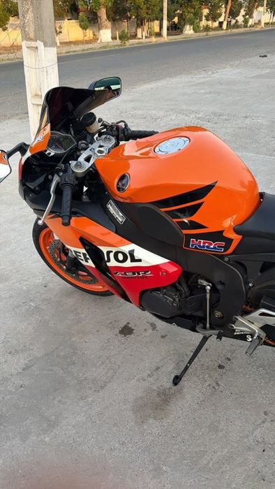 SOTILADI !!! Kelishilgan holda    Honda cbr 1000rr