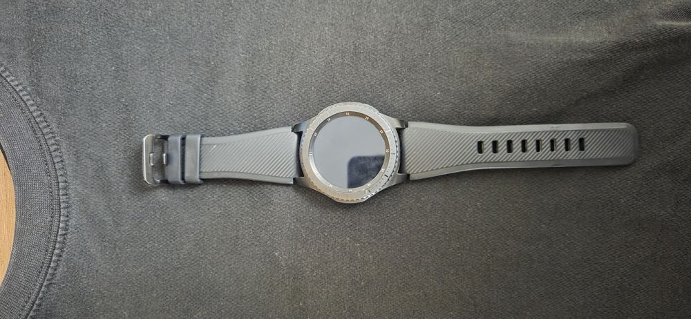 Часы самсунг, gear 3, + зарядное устройство