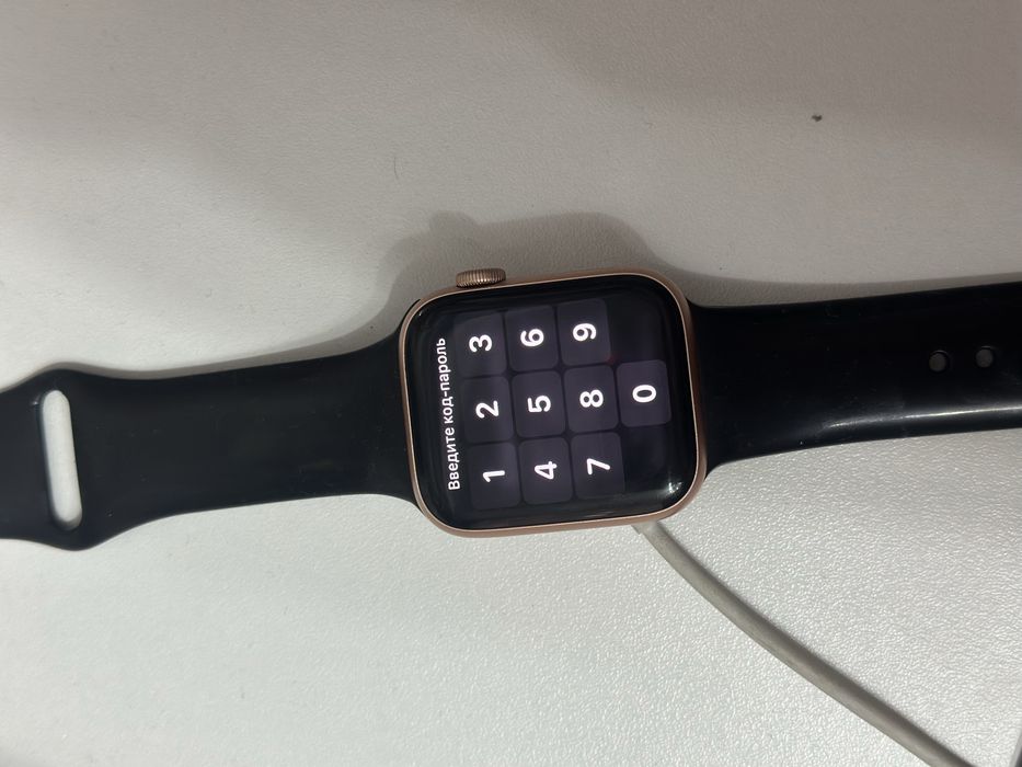 Продам Apple watch SE 44 mm