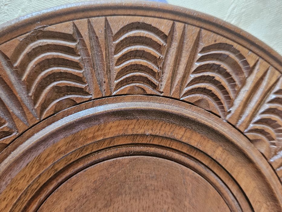 Декоративни чинии с дърворезба