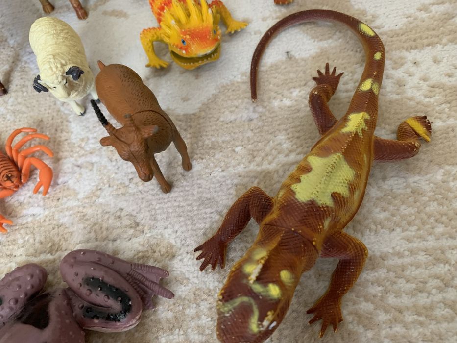 Игрушки животные, динозавры