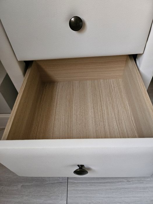 Нощни шкафчета от кожа!