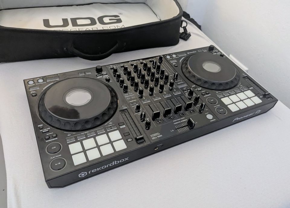 DDJ-1000 Pioneer DJ контролер + калъф за носене