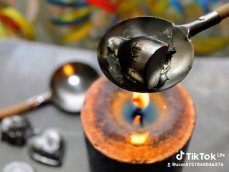 Отливка свинцом .