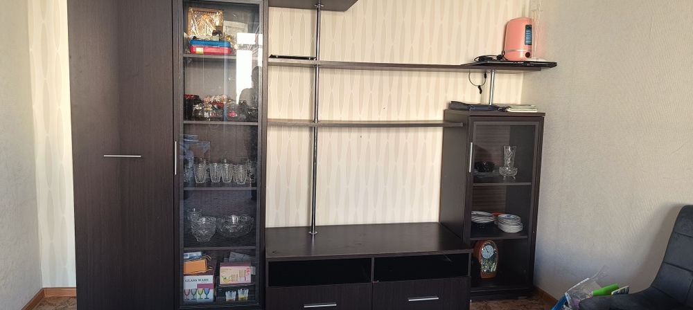 Продам стенку срочно.