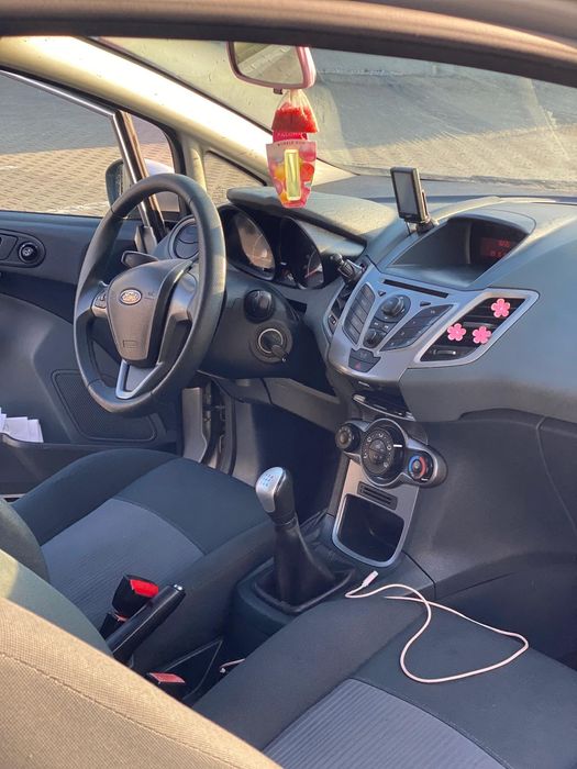 Vând ford fiesta