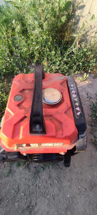 Продам бензиновый генератор для рыбалки итд