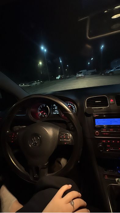 Volkswagen Golf benzină, 4.420 € — imagine 2