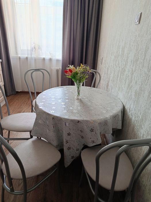Продам стол со стульями