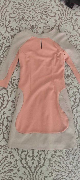 продаю платья 44 размера