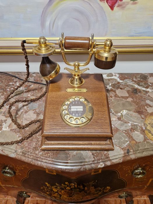 Прекрасен антикварен дървен френски телефон Lyon