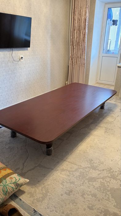 Стол для гостиной