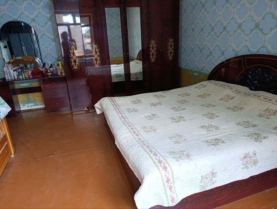 Sipalniy mebel sotiladi