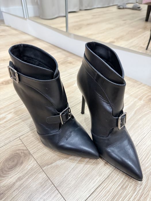 Кожаные красивые ботинки