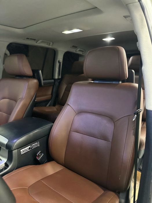 Toyota Land Cruiser 200