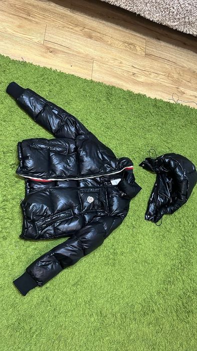 продам moncler пуховик