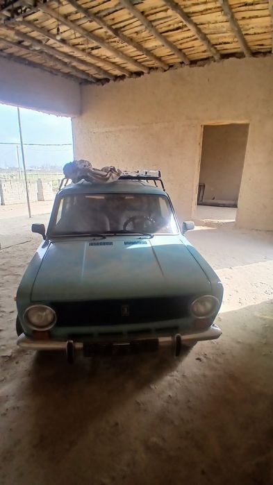 Vaz 2102 sotiladi