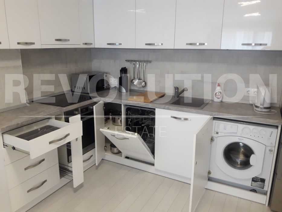 Дава се под наем Двустаен апартамент в Варна, Център - 65 кв.м за 510 € - Снимка #3