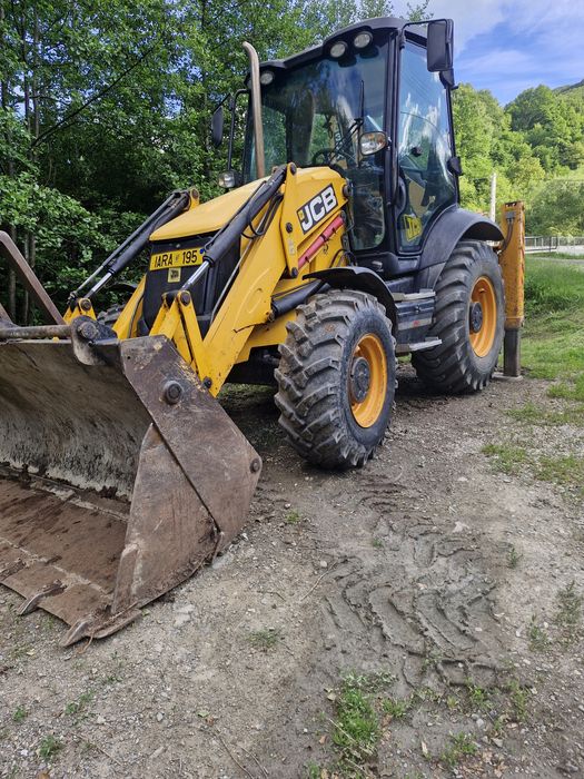Vând buldoexcavator jcb 3cx