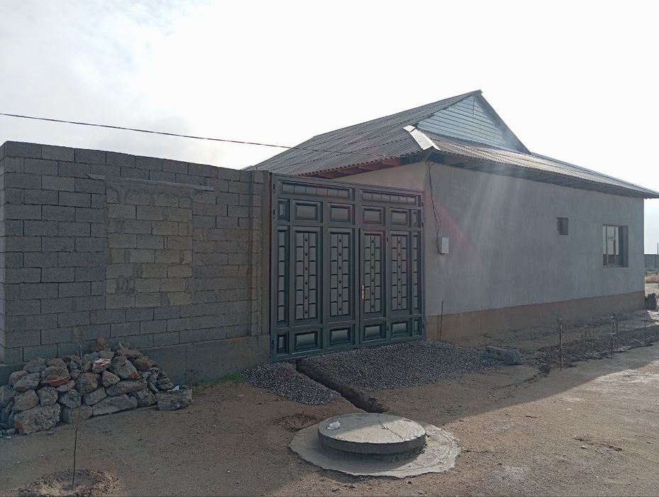 Xovli uy sotiladi srochno