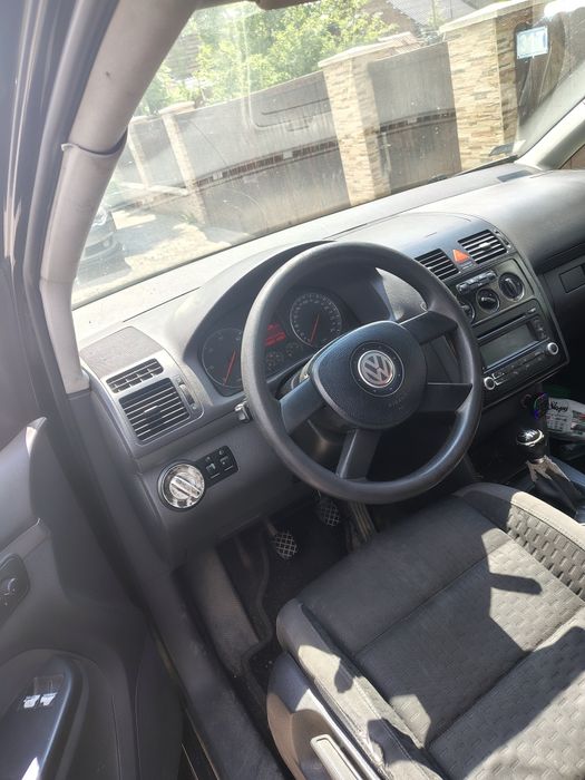 Vând Volkswagen Touran