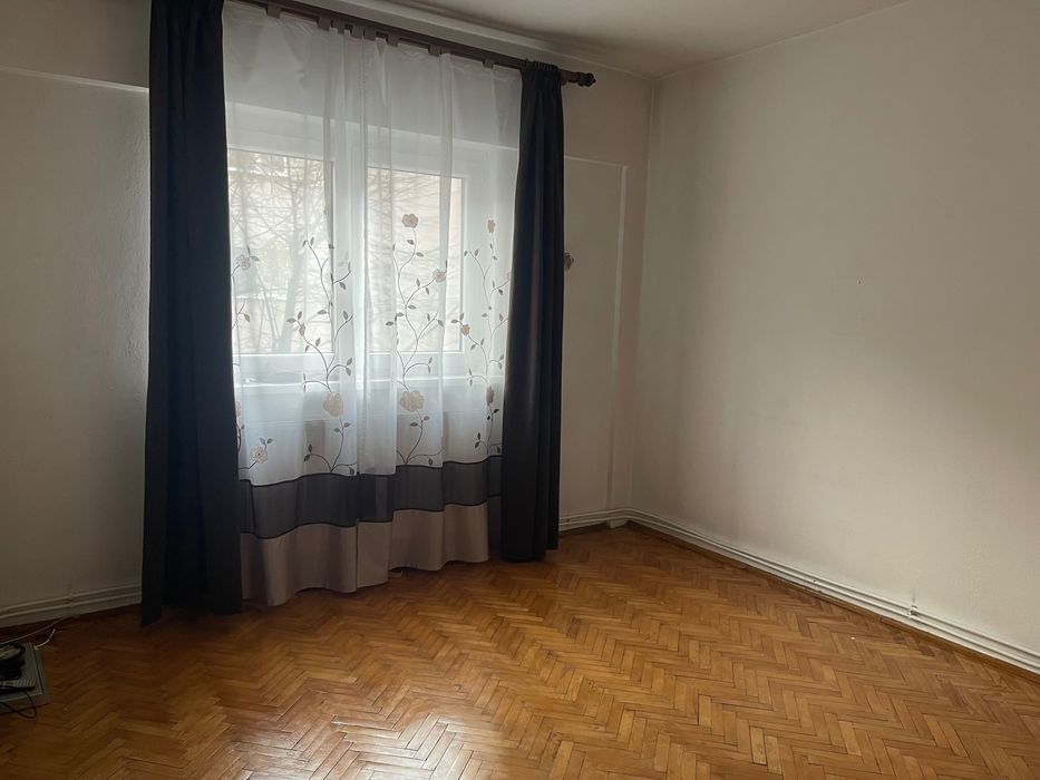 Vand apartament 4 camere in Satu Mare