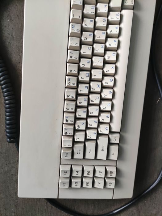 Продавам клавиатура за Правец 16