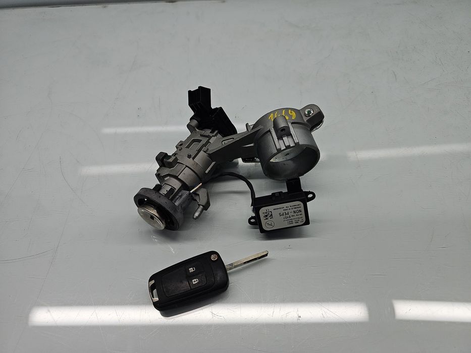 Contact cu cheie  Opel Zafira C (P12) [Fabr 2011-2017] 20939745 2.0 C