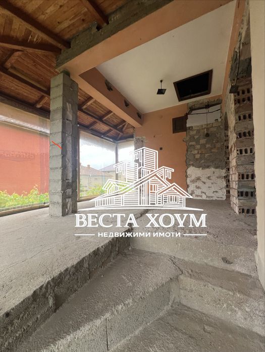 Двуетажна къща в гр. Крън