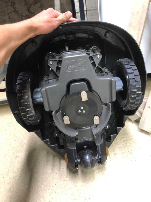 Robot tuns gazon iarba 450 MP NOU GARDENA R45LI cu statie incarcare