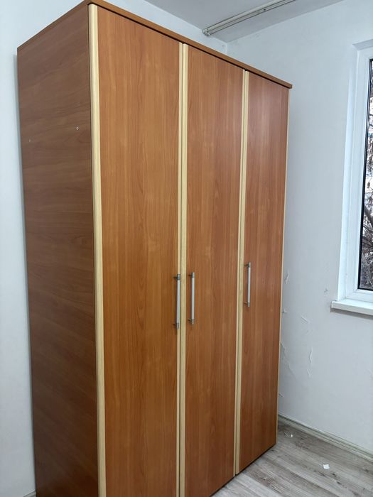 Dulap in 3 usi in stare buna