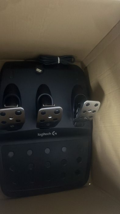 Volan Logitech g29 + pedale + schimbator