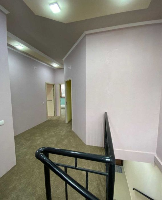 Продам дом на участке(4 сотки) в М-Улугбекском районе.