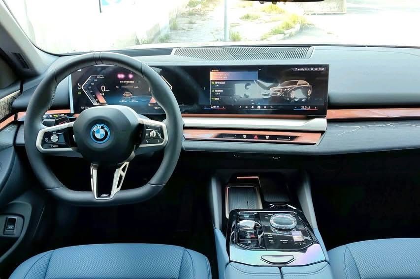 BMW i5 xDrive 50L под заказ от Terra Auto